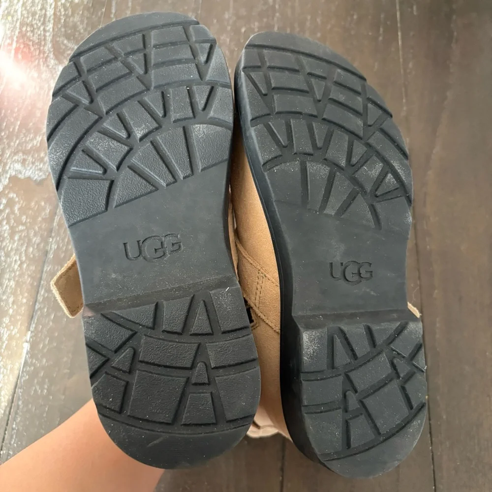 Ugg Ashton Short Weather Boot‎ Boots Tan Suede Buckle Beige Size 3 Kids Unisex